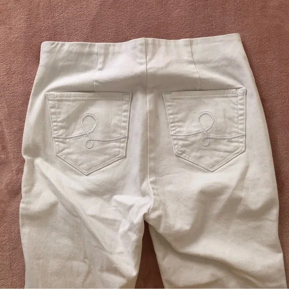 Lilly Pulitzer - Picture 2 of 9